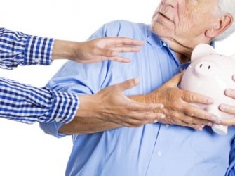 3ED4F6C2CC176BA8E0BCDA7DB780C9A1DA7A_idoso Cofrinho