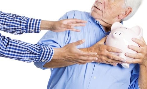 3ED4F6C2CC176BA8E0BCDA7DB780C9A1DA7A_idoso Cofrinho