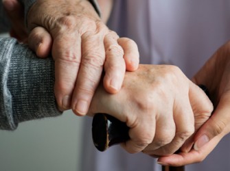 Cuidadora De Idosos Vence Acao Trabalhista